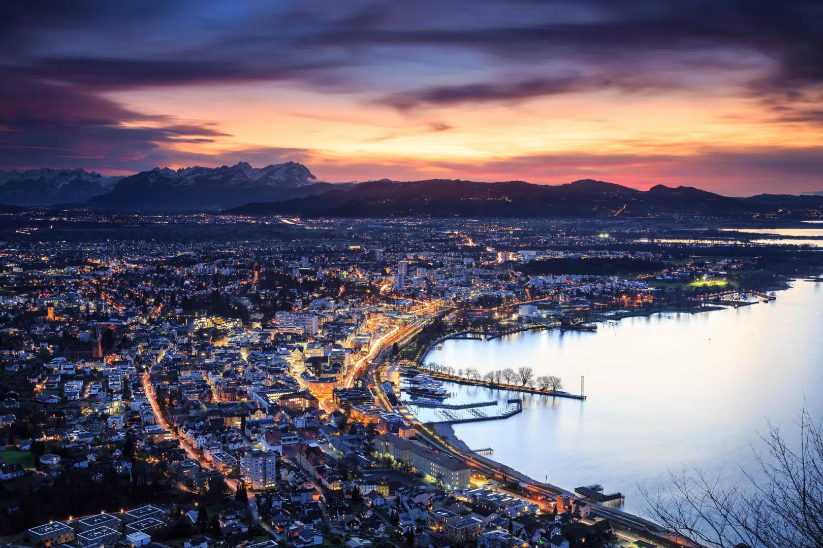 Sonnenuntergang in der Vorarlberger Hauptstadt Bregenz